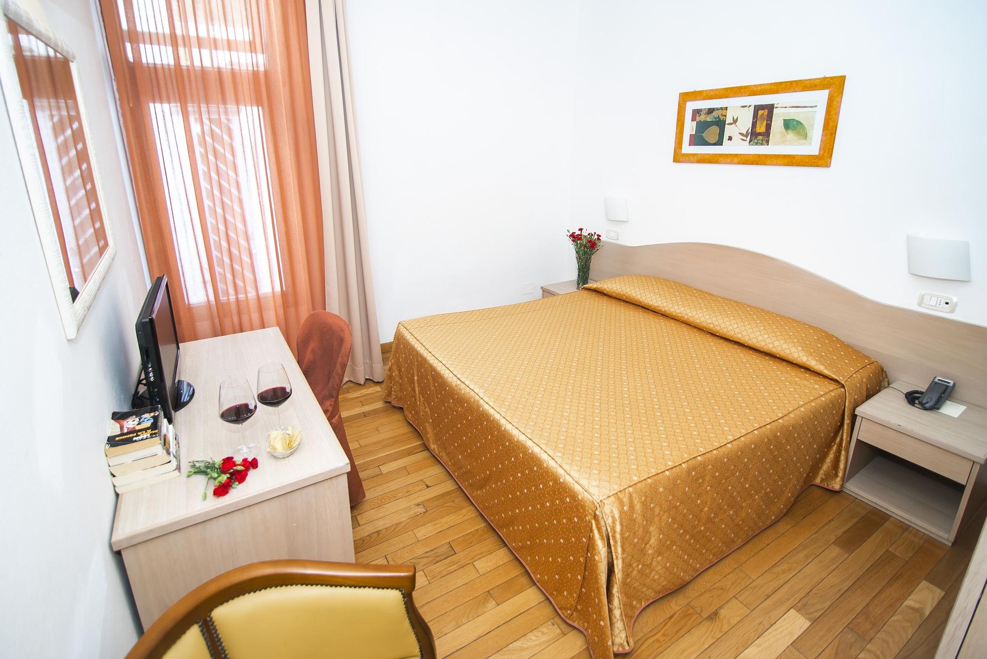 Hotel La Colonna Сиена Екстериор снимка