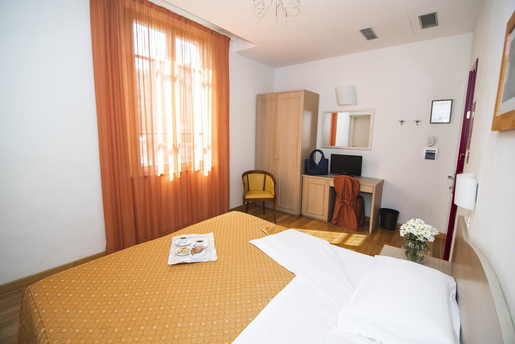 Hotel La Colonna Сиена Екстериор снимка