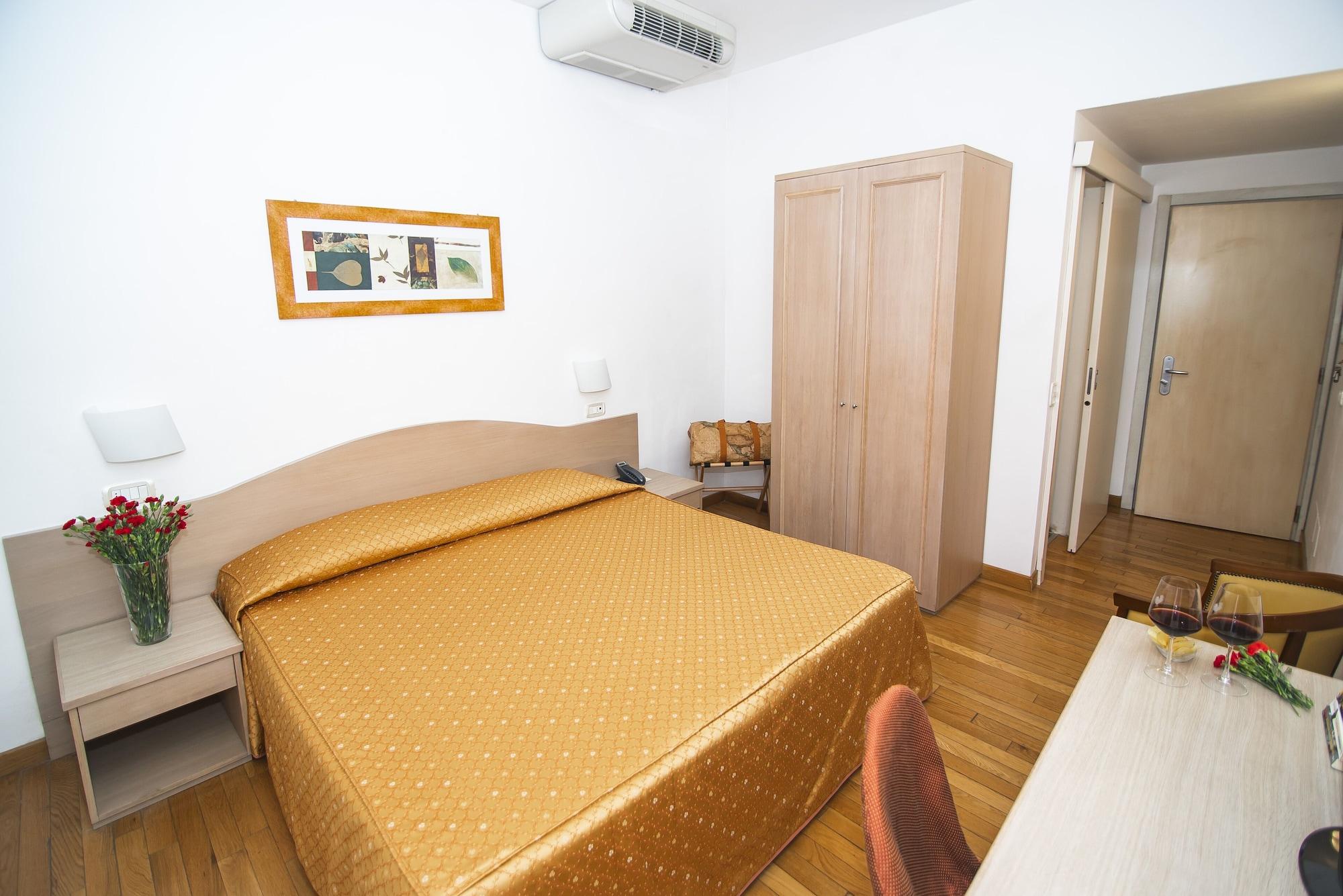 Hotel La Colonna Сиена Екстериор снимка