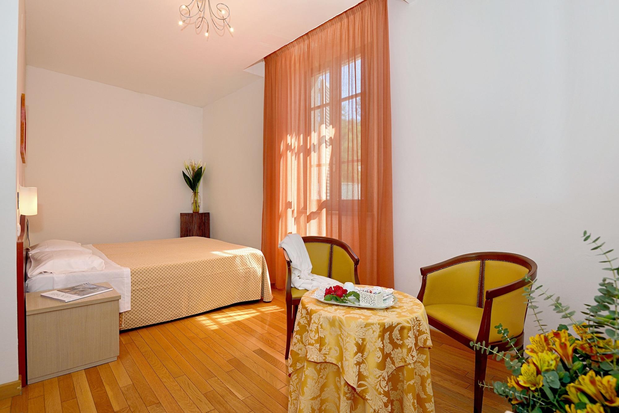 Hotel La Colonna Сиена Екстериор снимка