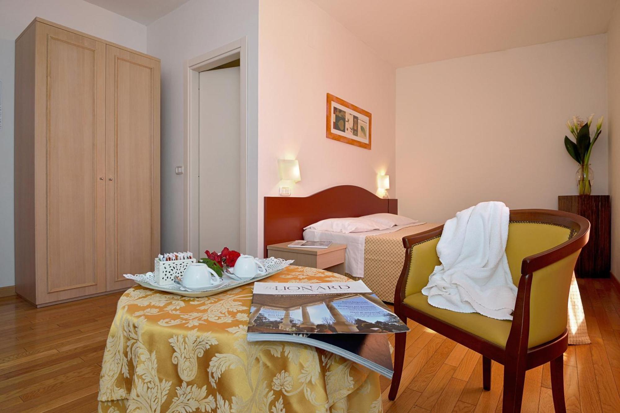 Hotel La Colonna Сиена Екстериор снимка