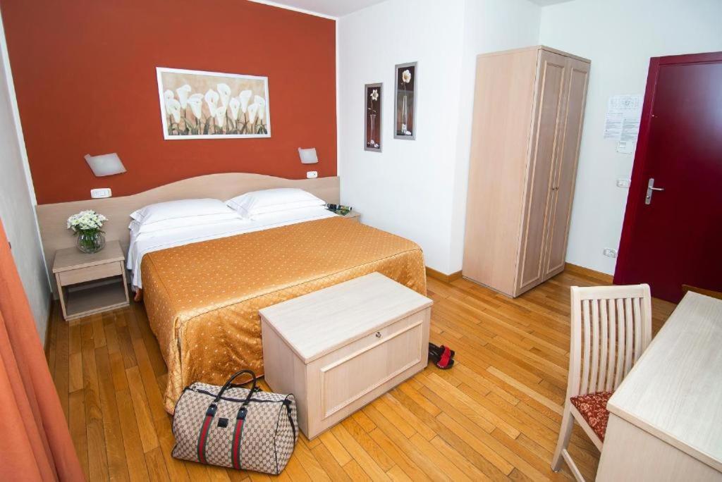 Hotel La Colonna Сиена Екстериор снимка