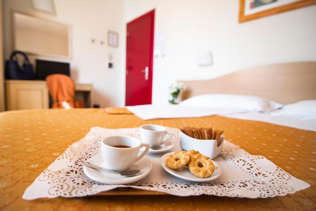 Hotel La Colonna Сиена Екстериор снимка