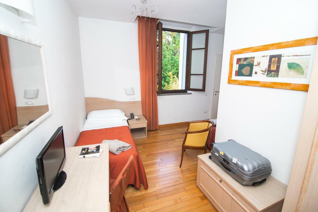 Hotel La Colonna Сиена Екстериор снимка