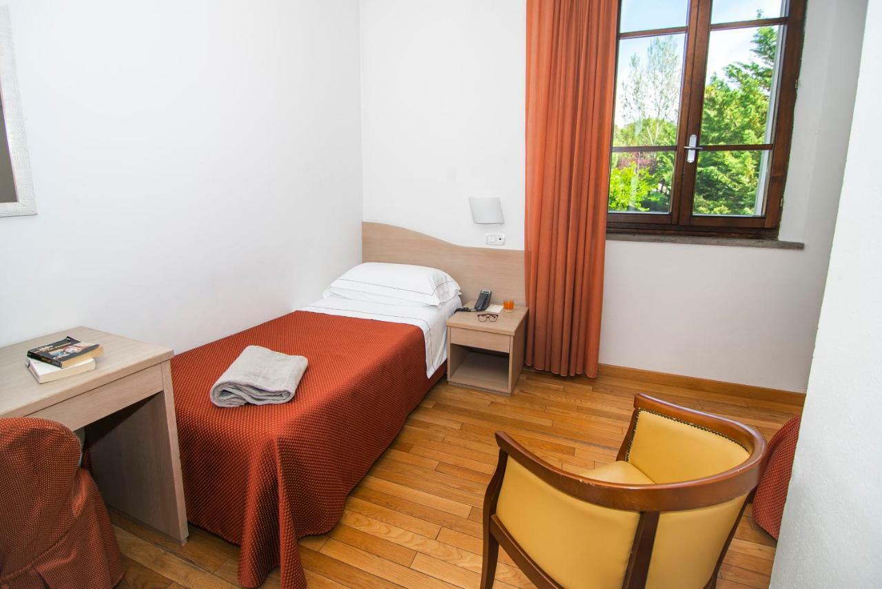 Hotel La Colonna Сиена Екстериор снимка