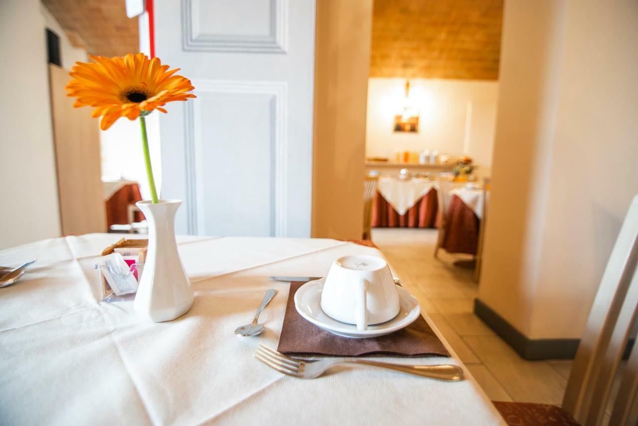 Hotel La Colonna Сиена Екстериор снимка