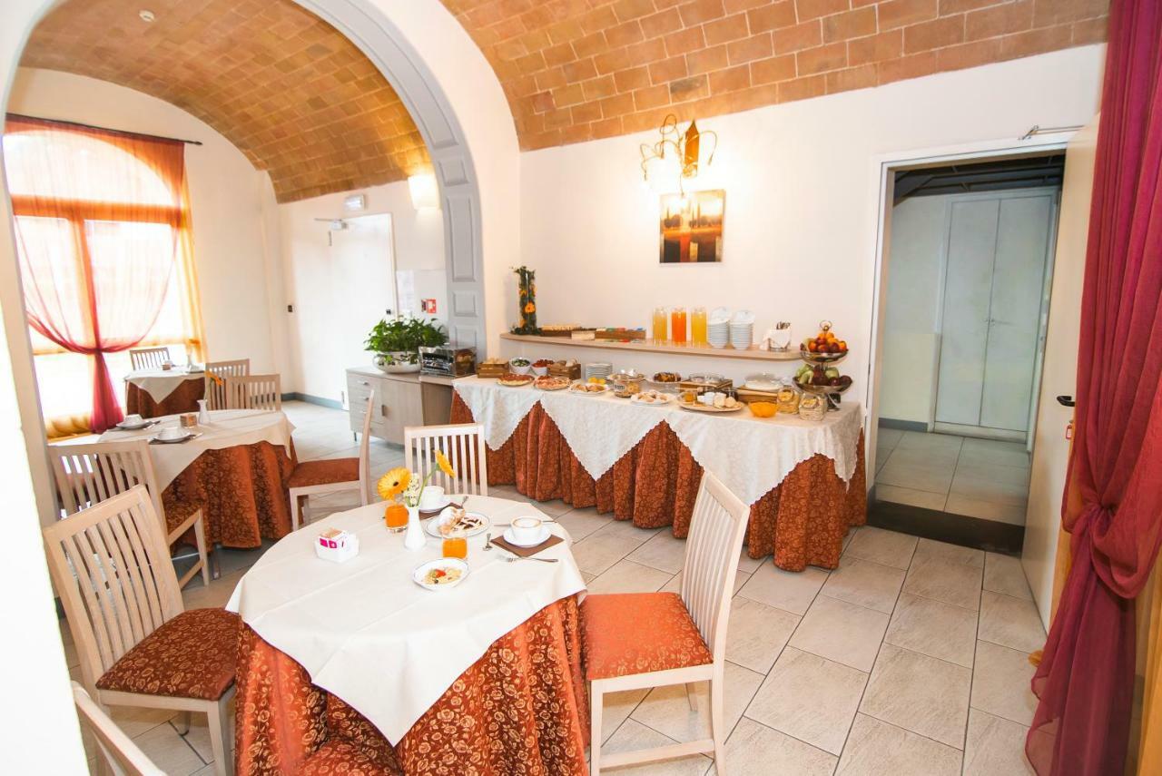 Hotel La Colonna Сиена Екстериор снимка