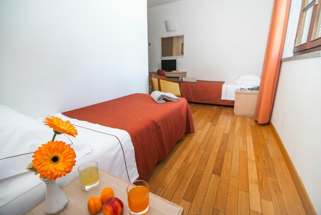 Hotel La Colonna Сиена Екстериор снимка